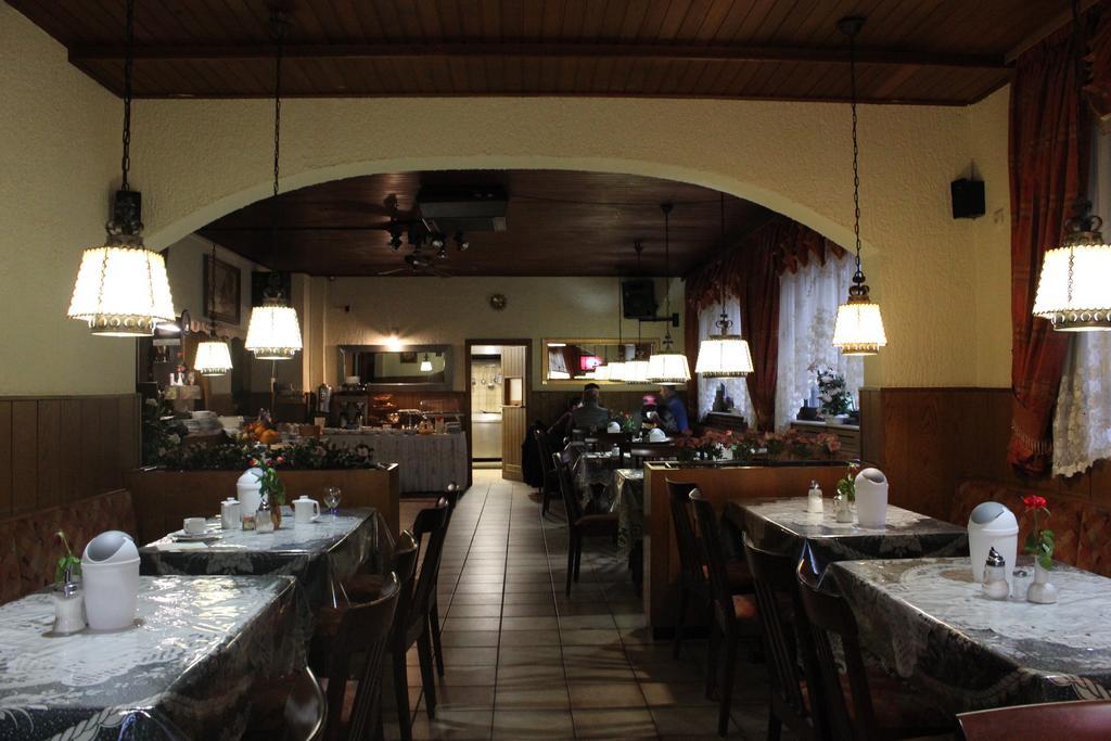 Airport-Hotel Zum Taubengrund Кельстербах Экстерьер фото