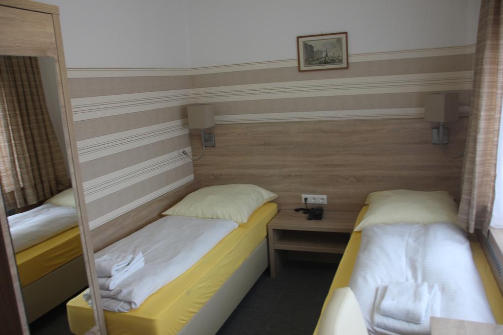 Airport-Hotel Zum Taubengrund Кельстербах Экстерьер фото